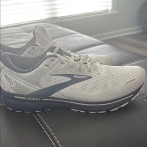 Brooks White and Blue Athletic Running Shoes with Breathable Mesh